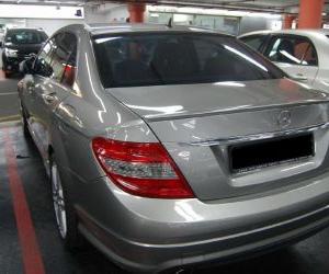 Mercedes C200 - δυναμική άνεση για τους νέους