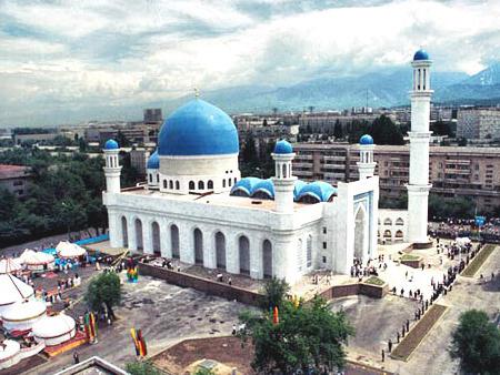 Αξιοθέατα της στεπής του Καζακστάν. Το τζαμί του Αλμάτι είναι το κεντρικό τμήμα του ισλαμικού πολιτισμού της Ασίας